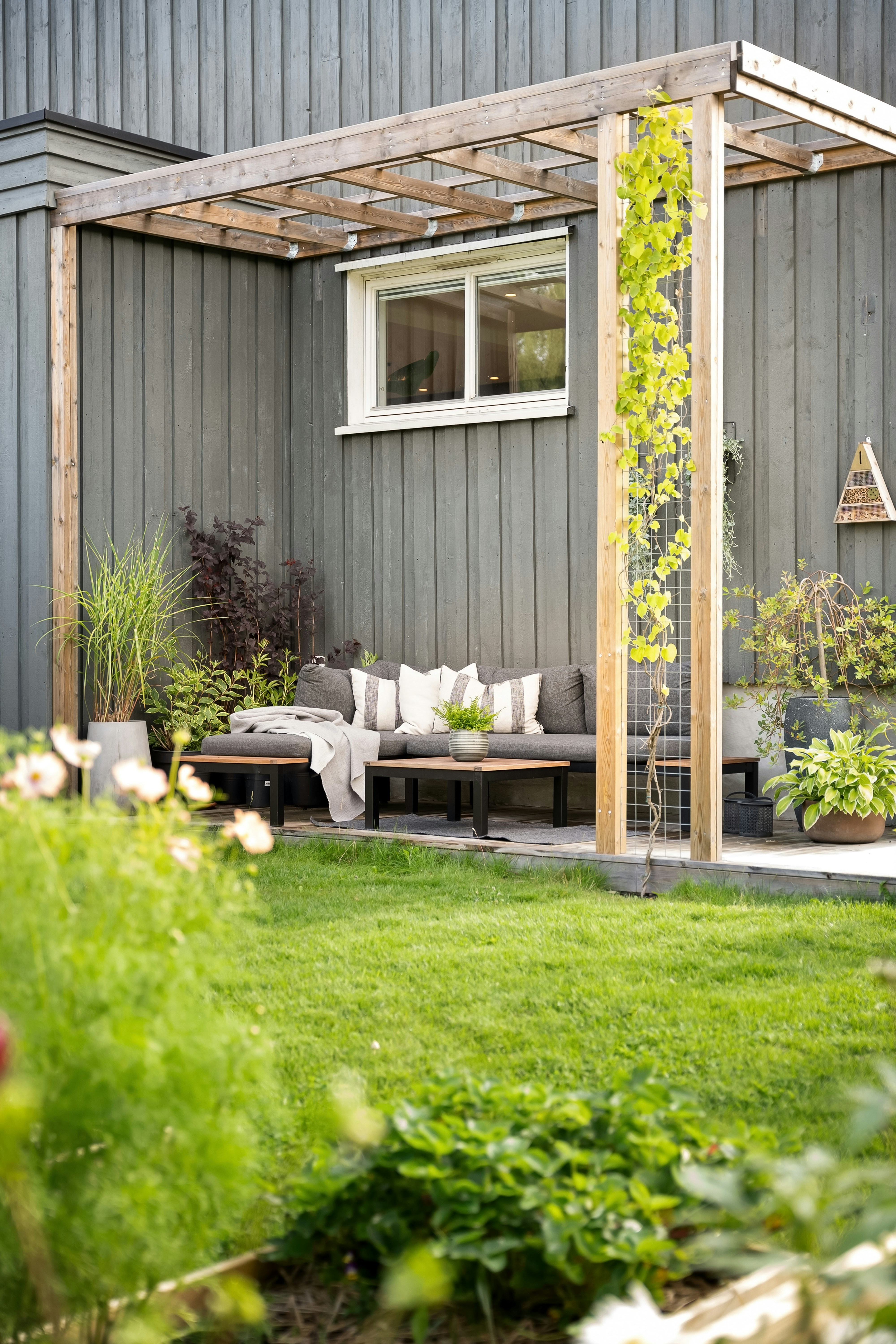 Indoor outdoor living with doors to deck